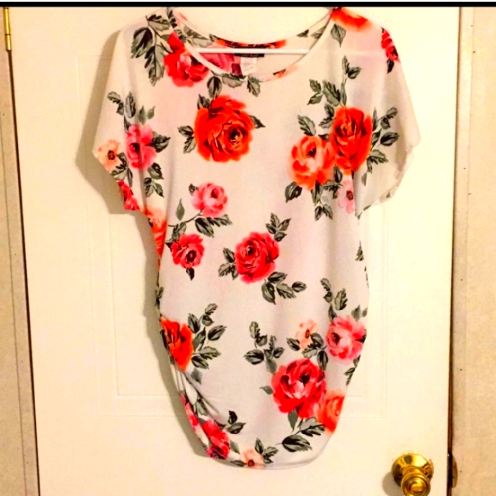 💋5/20 Top fashion floral blouse XL fits like 2x
